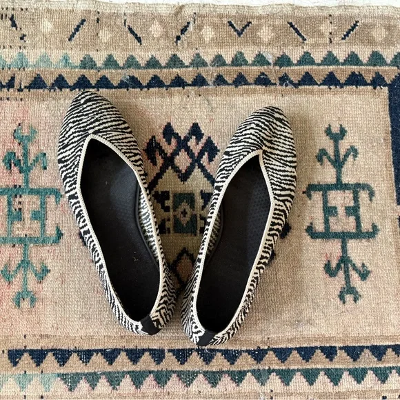 Skechers Zebra Stripe Flats Size 11 - Picture 1 of 6